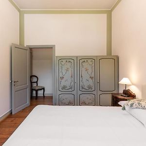 Camera con letto king size